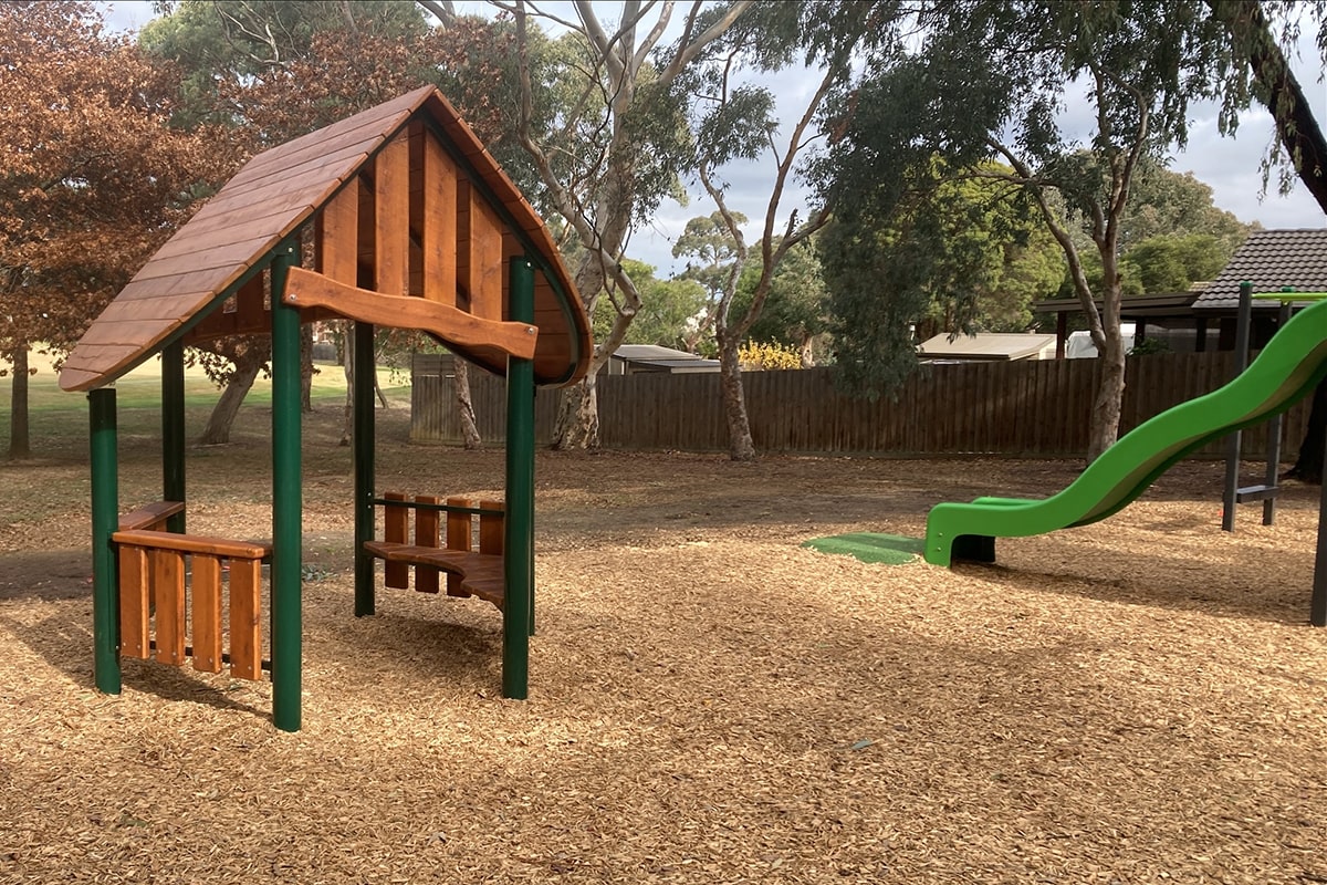 Knox Gardens playground bush hut 2025