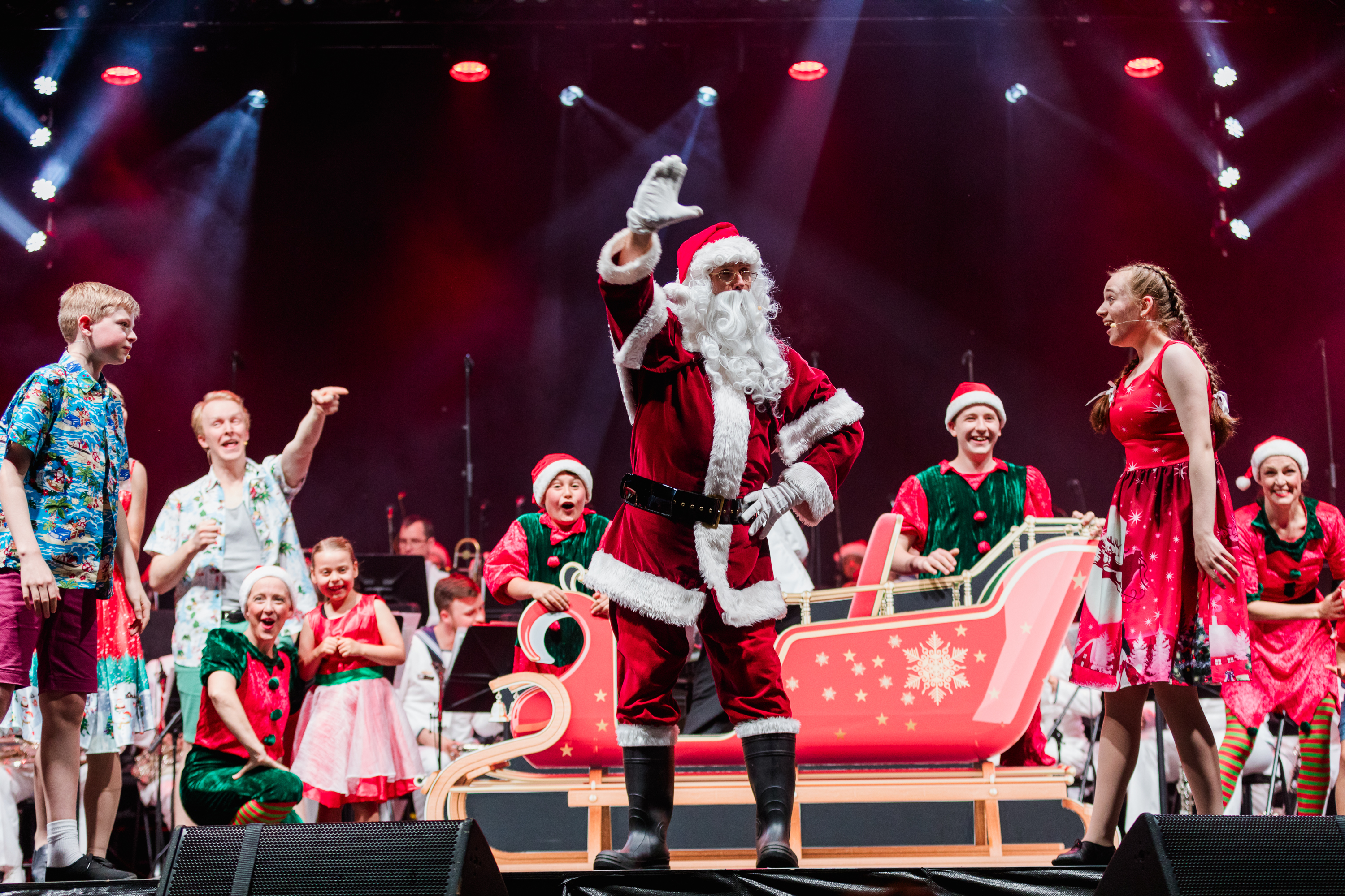 Santa waving on stage at Knox Carols
