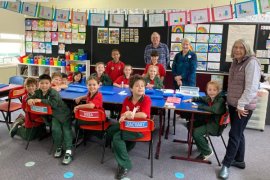 (L-R) Ron, Sue and Cheryl with Grade 2 students from Regency Park Primary School in Wantirna
