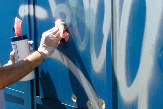 cleaning graffiti